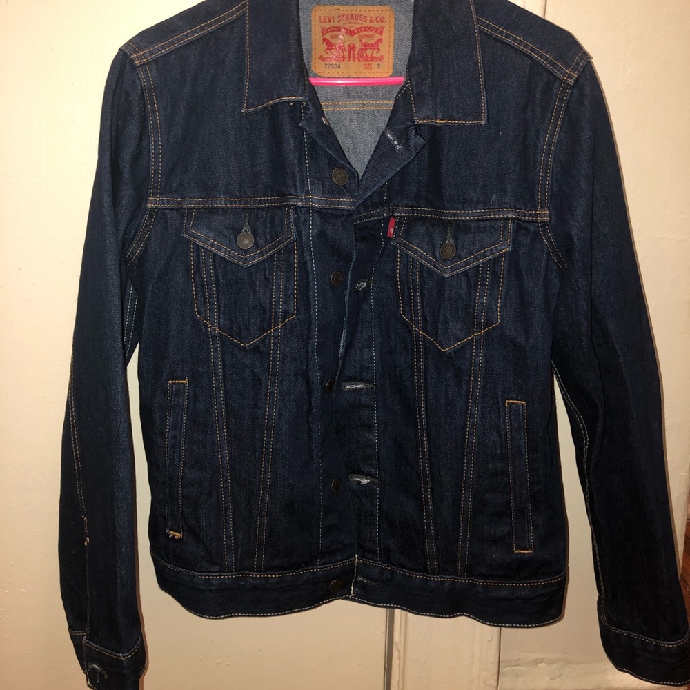 Men’s small dark denim Levi’s jacket